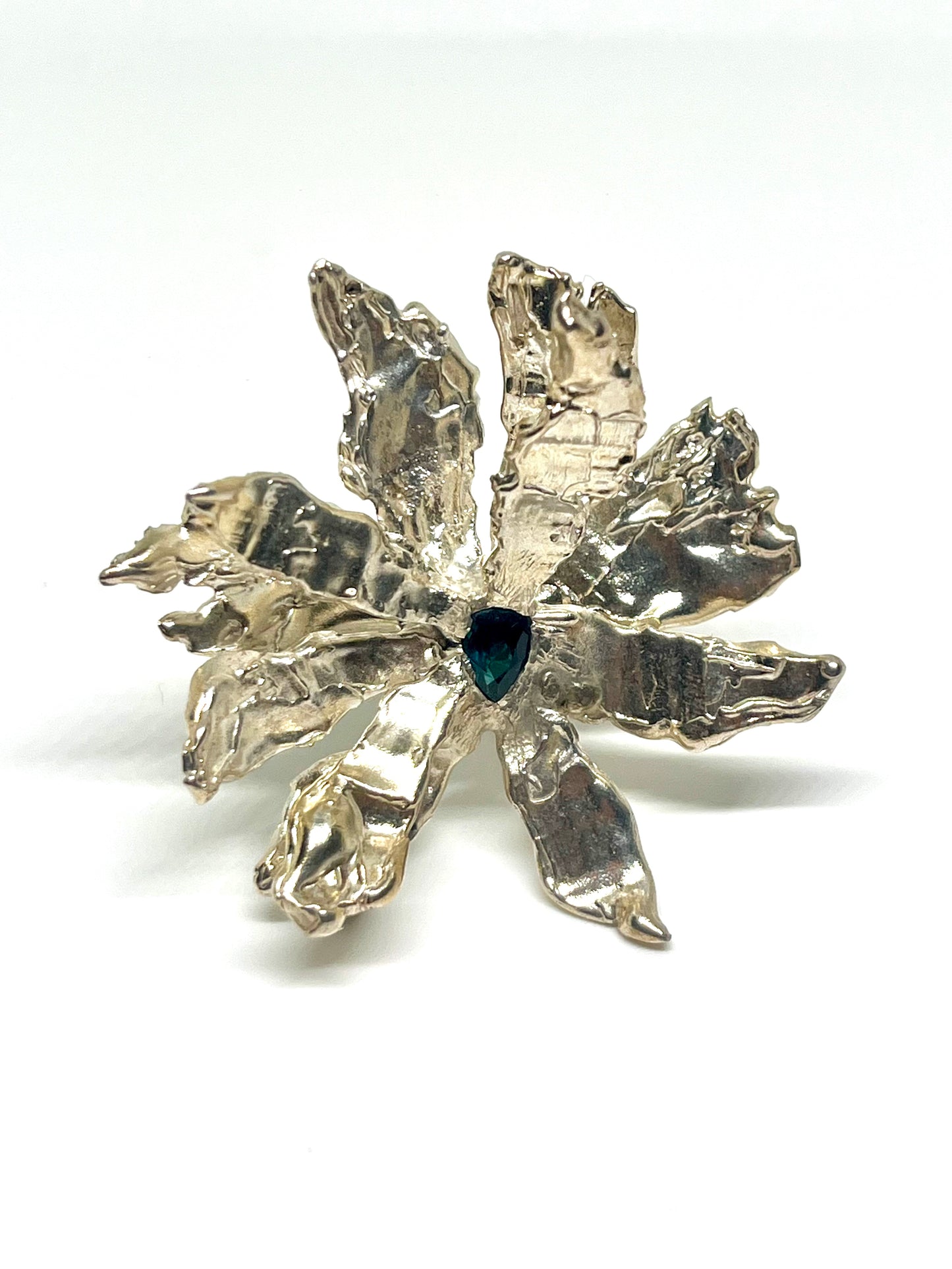 Abstract Nymphea in Silver with Indygo Tourmaline