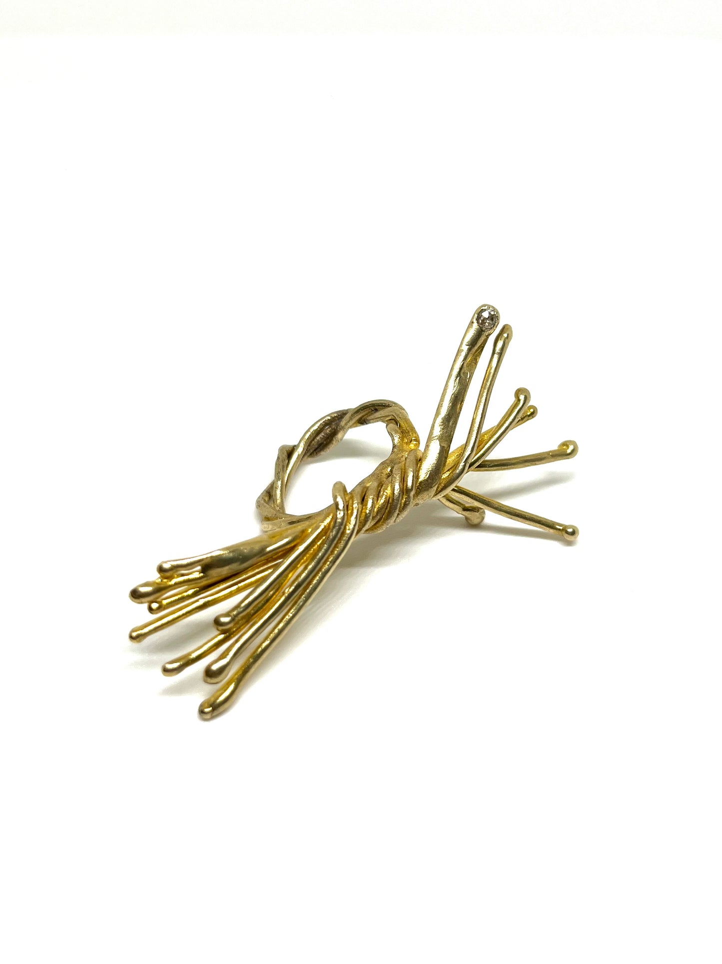 Bow in bronze with natural diamond